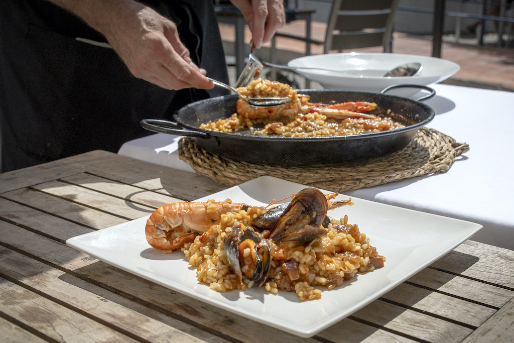Fideuà Is Barcelona's Best Seafood Dish - Eater